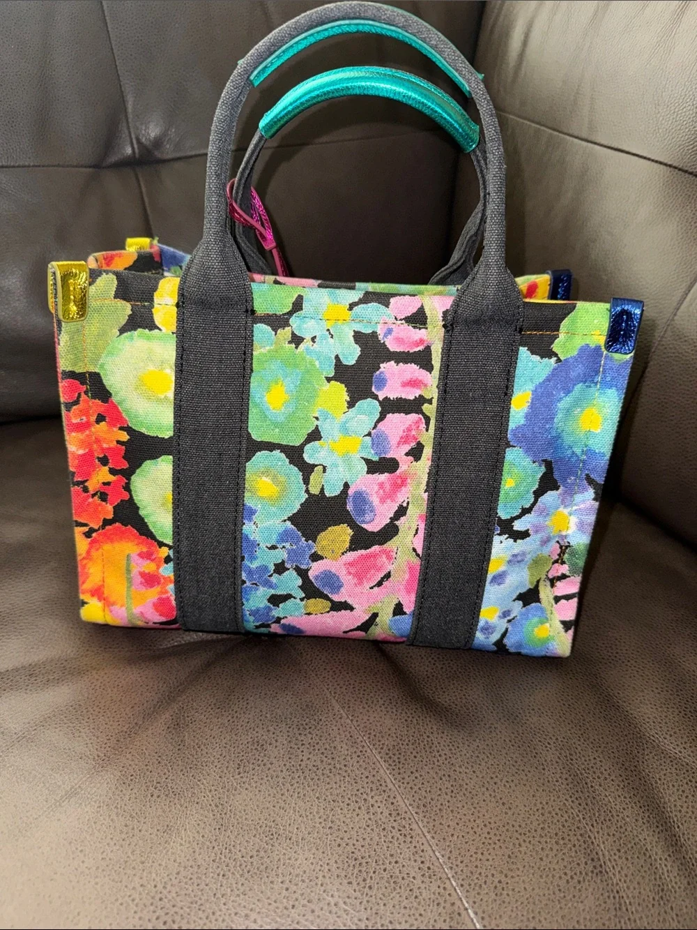 Small Southbank Floral Canvas Tote
Kurt Geiger London - Picture 4 of 9